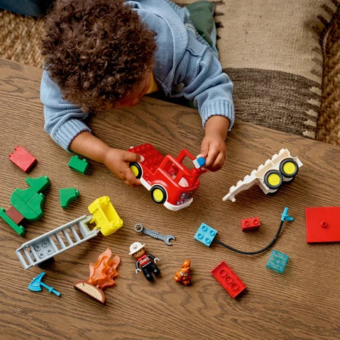 LEGO DUPLO Town - Brandweertruck met slang en brandweerman - 10473