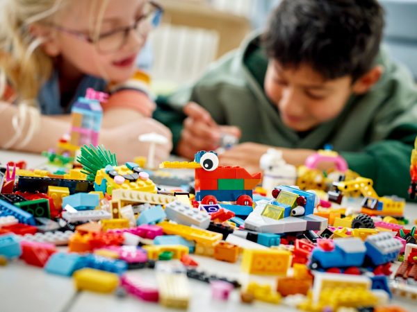 LEGO Classic - 90 jaar spelen - 11021