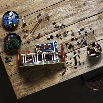 LEGO Icons - Stranger Things: Het huis van de familie Creel - 11370