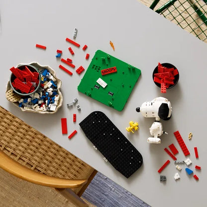 LEGO Ideas - Peanuts: Snoopy's hondenhok - 21368