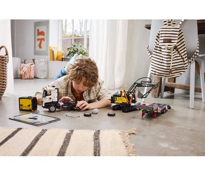 LEGO Technic - Volvo FMX truck & EC230 elektrische graafmachine - 42175