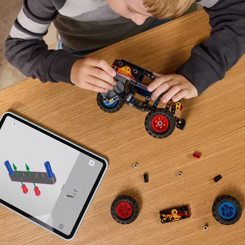 LEGO Technic - Monster Jam™ Grave Digger™ vuur en ijs - 42219