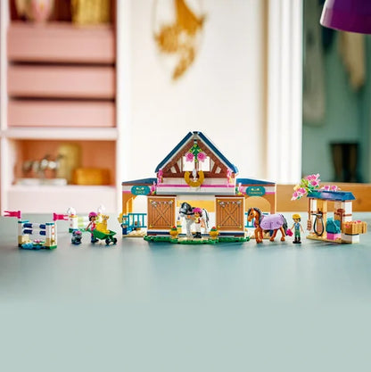 LEGO Friends - Paardenstal en manege - 42688