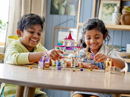 LEGO Disney - Belle en Rapunzel's koninklijke paardenstallen - 43195