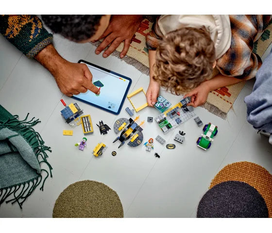 LEGO DC Comics - De Batcave™ met Batman™, Batgirl™ en The Joker™ - 76272