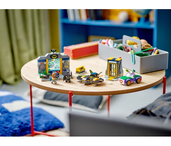 LEGO DC Comics - De Batcave™ met Batman™, Batgirl™ en The Joker™ - 76272