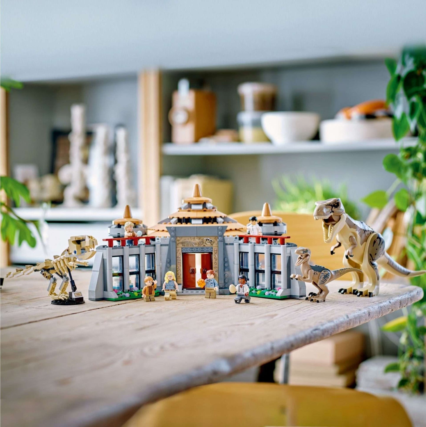 LEGO Jurassic World - Bezoekerscentrum: T. rex & raptor aanval - 76961