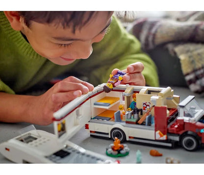 LEGO City - Avontuurlijke camper - 60454