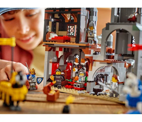 LEGO Creator - Middeleeuws kasteel met ridders te paard - 31168