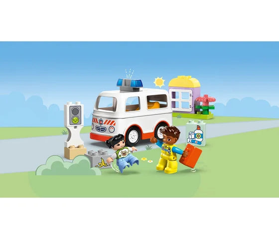 LEGO DUPLO - Ambulance met chauffeur - 10447