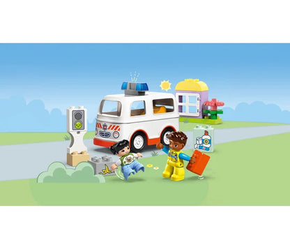 LEGO DUPLO - Ambulance met chauffeur - 10447