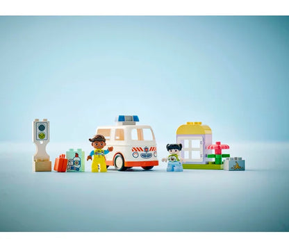 LEGO DUPLO - Ambulance met chauffeur - 10447