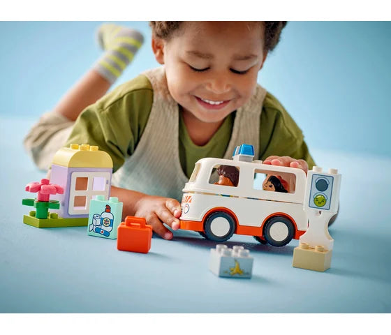 LEGO DUPLO - Ambulance met chauffeur - 10447
