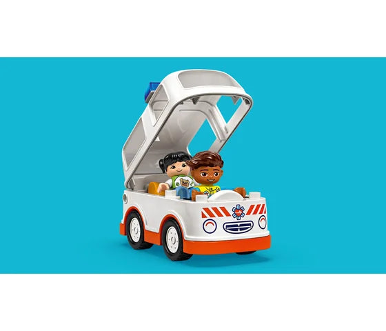 LEGO DUPLO - Ambulance met chauffeur - 10447