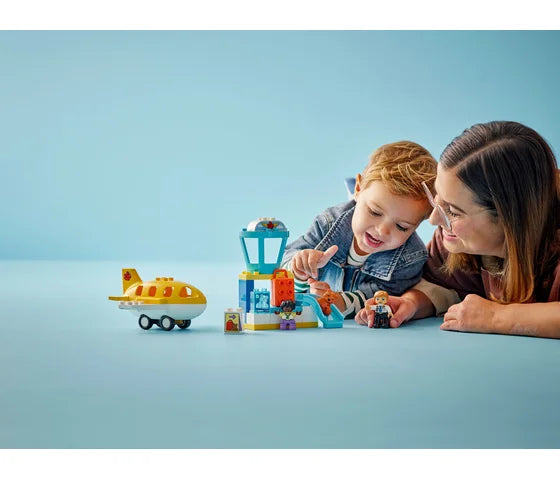 LEGO DUPLO - Voor het eerst op het vliegveld - 10443