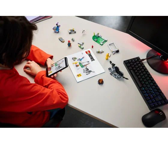 LEGO Fortnite - Peely en Sparkplugs kamp - 77075