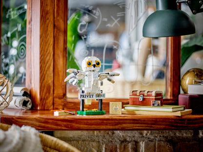 LEGO Harry Potter - Hedwig™ bij Ligusterlaan 4 - 76425