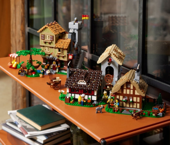 LEGO Icons - Middeleeuws stadsplein - 10332