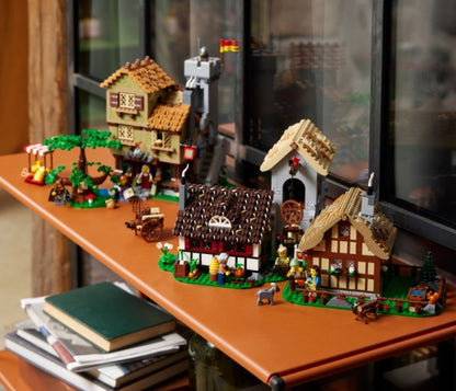 LEGO Icons - Middeleeuws stadsplein - 10332