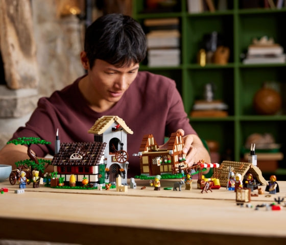 LEGO Icons - Middeleeuws stadsplein - 10332