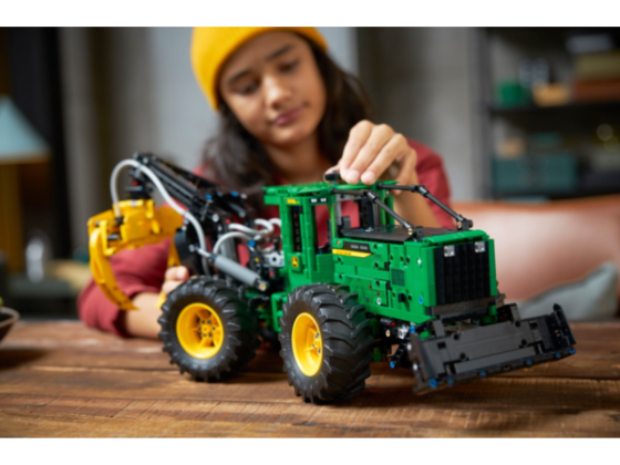 LEGO Technic - John Deere 948L-II houttransportmachine - 42157