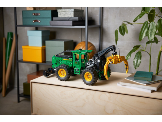LEGO Technic - John Deere 948L-II houttransportmachine - 42157