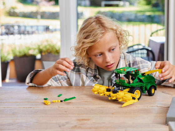 LEGO Technic - John Deere 9700 Forage Harvester - 42168