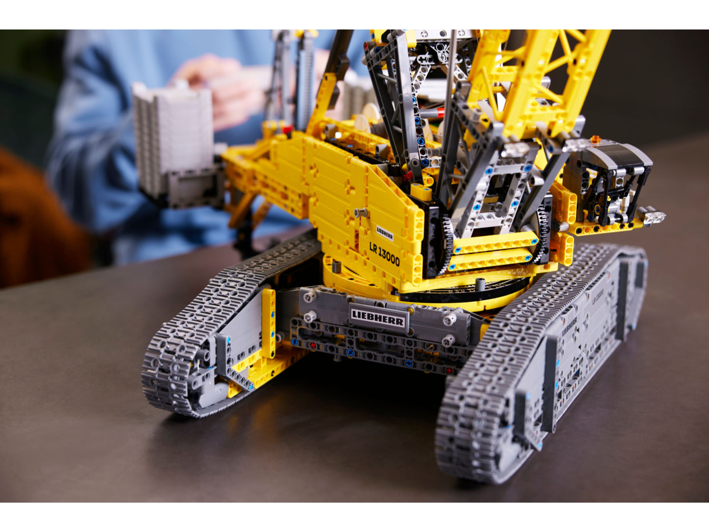 LEGO Technic - Liebherr Rupsbandkraan LR 13000 - 42146