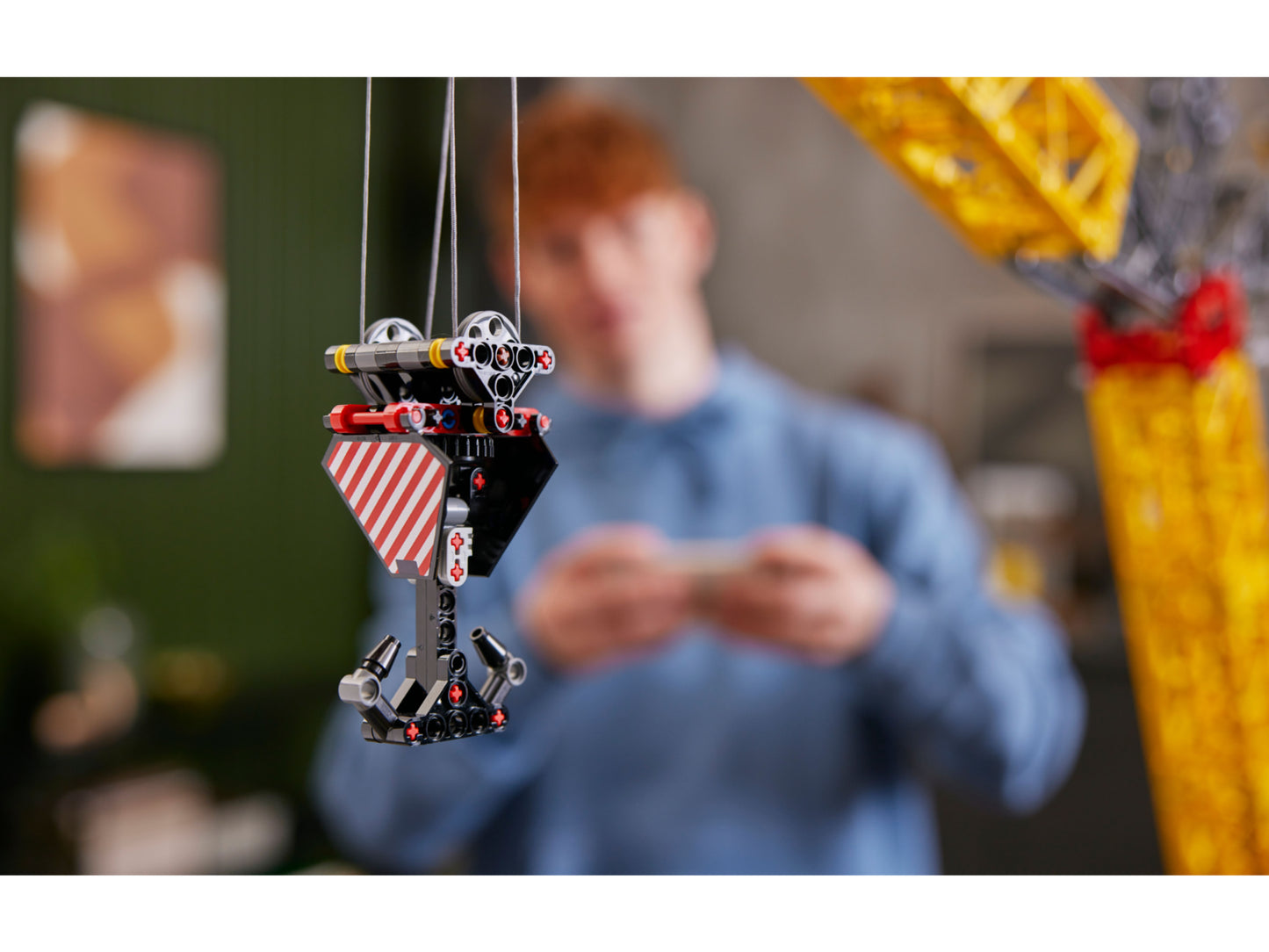 LEGO Technic - Liebherr Rupsbandkraan LR 13000 - 42146